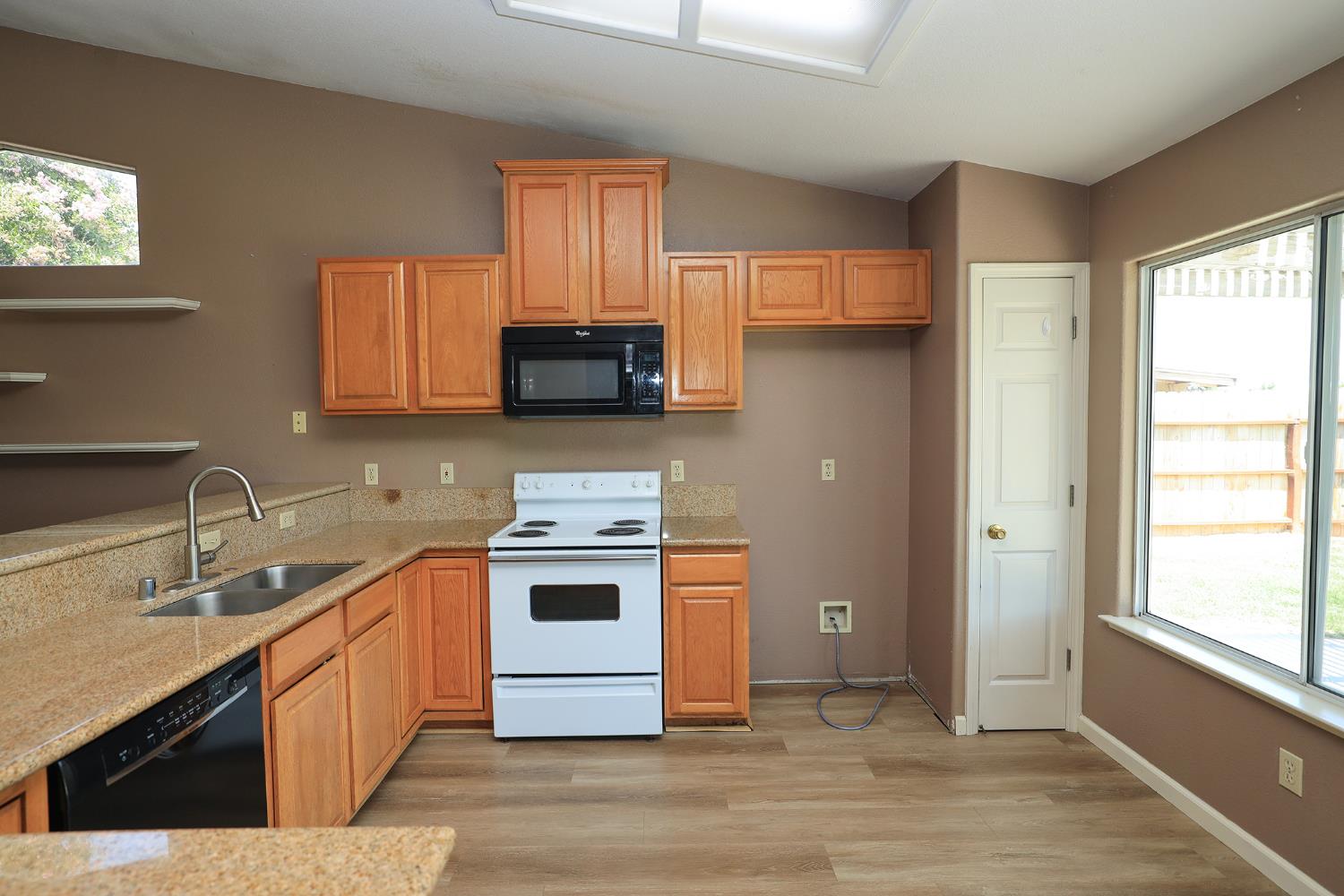1610 Brookhaven Dr, Newman, CA 95360