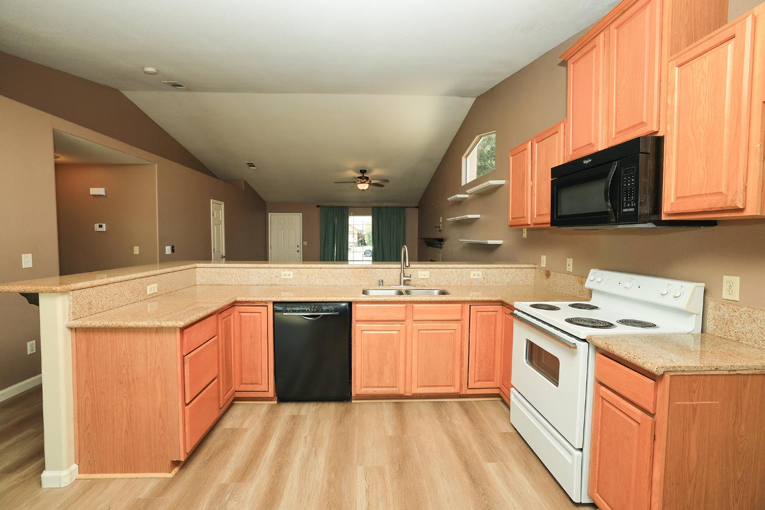 1610 Brookhaven Dr, Newman, CA 95360