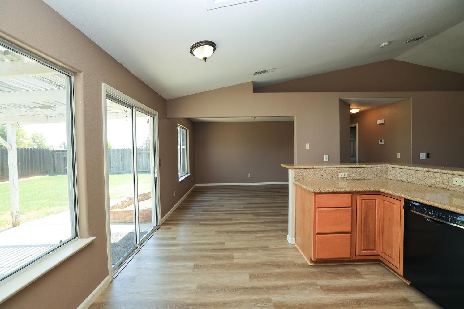 1610 Brookhaven Dr, Newman, CA 95360