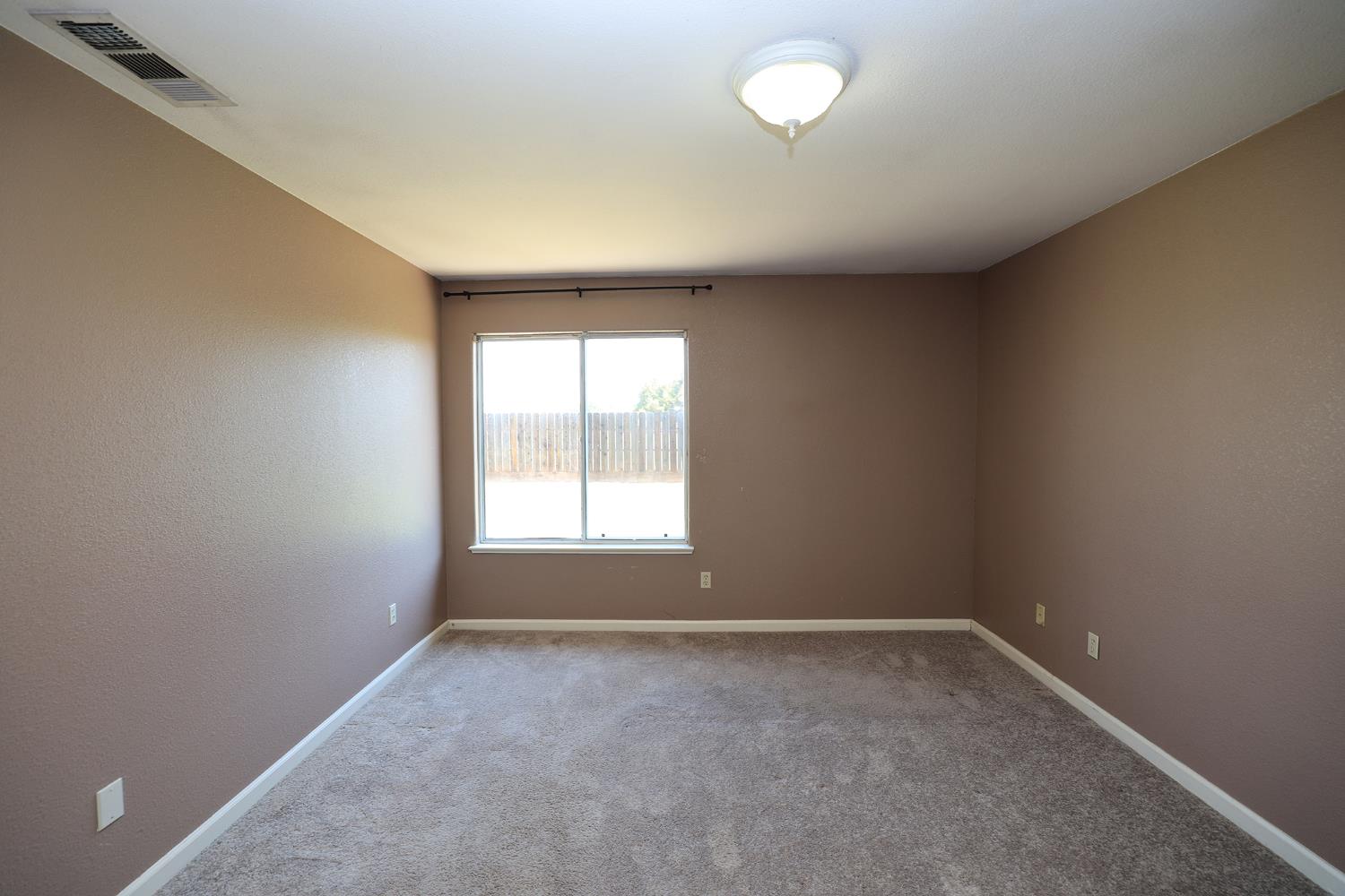 1610 Brookhaven Dr, Newman, CA 95360