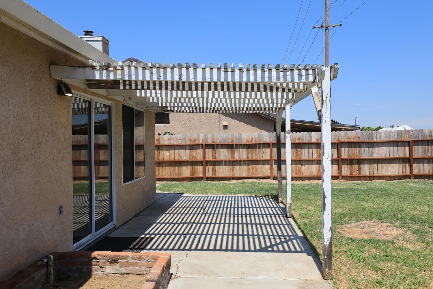 1610 Brookhaven Dr, Newman, CA 95360