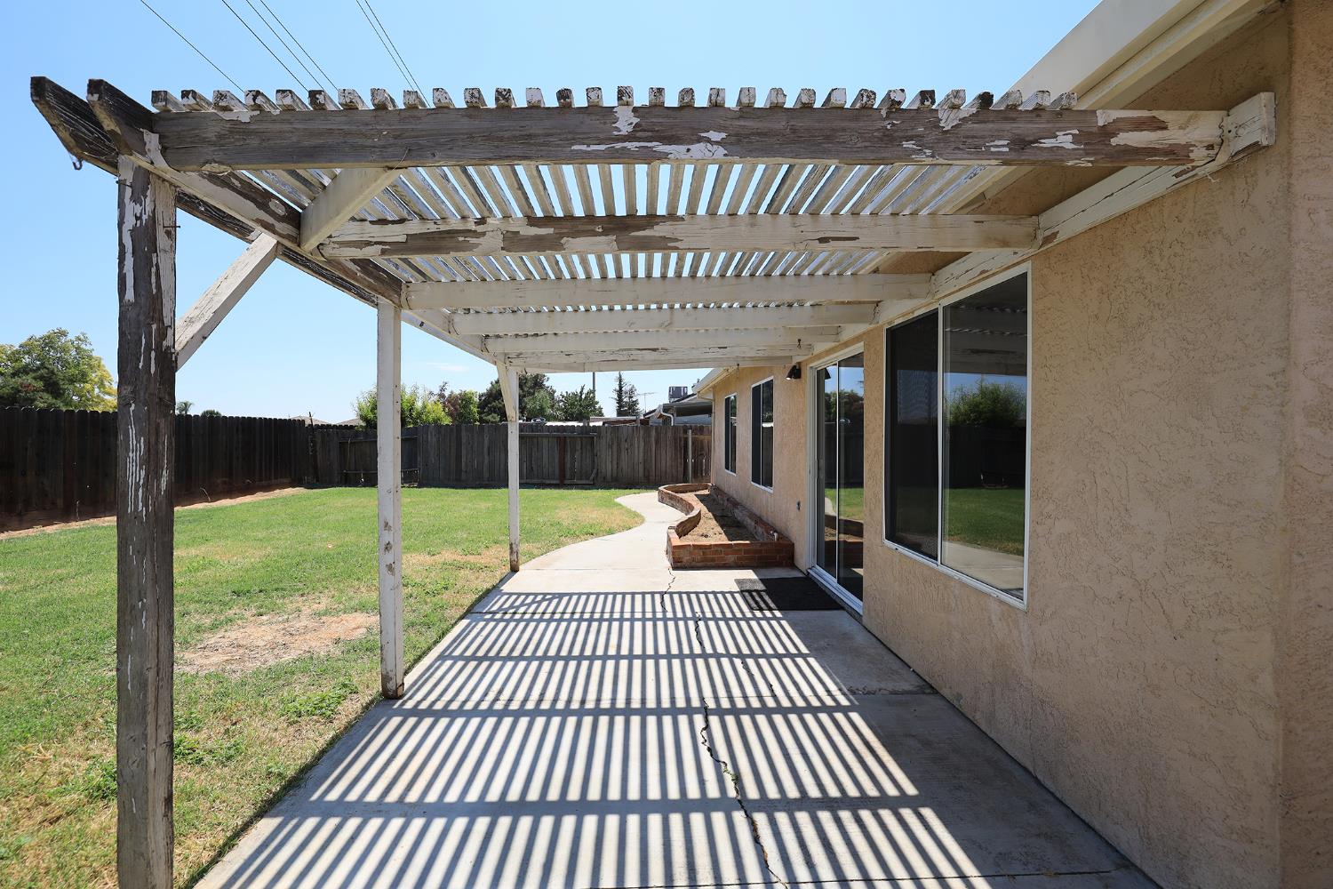 1610 Brookhaven Dr, Newman, CA 95360