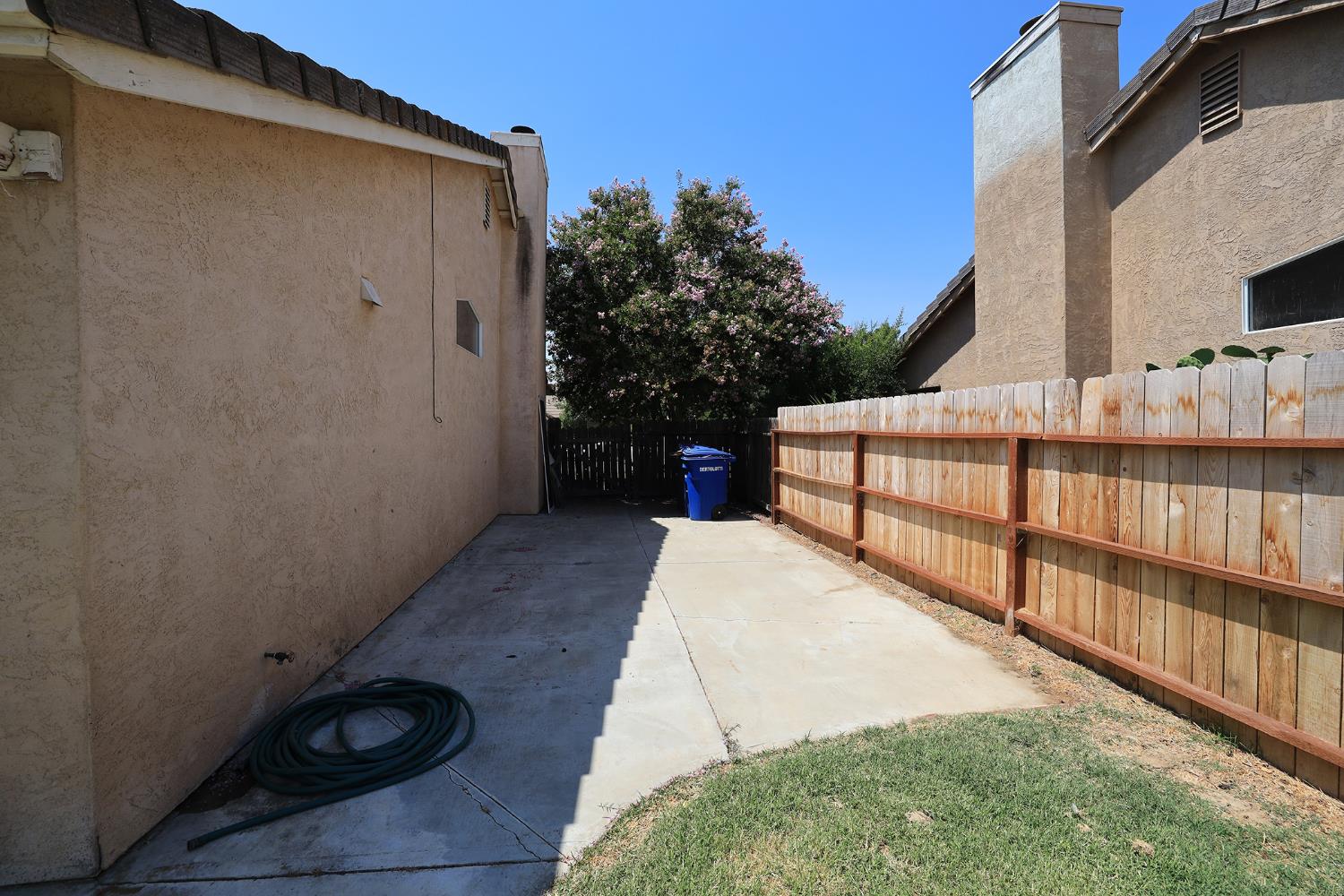 1610 Brookhaven Dr, Newman, CA 95360