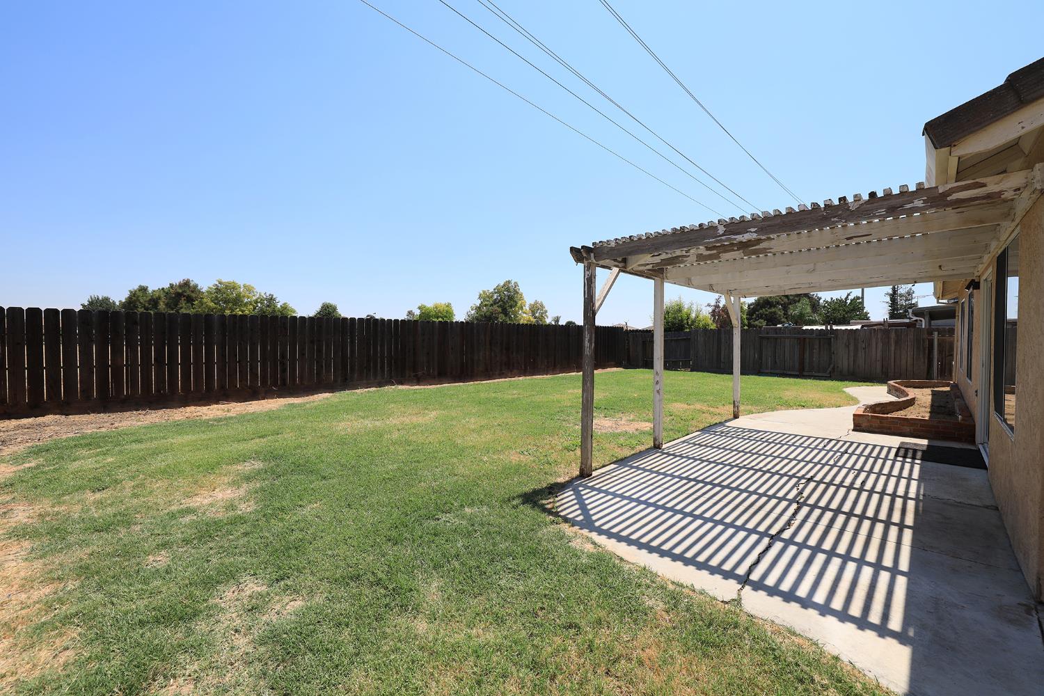 1610 Brookhaven Dr, Newman, CA 95360