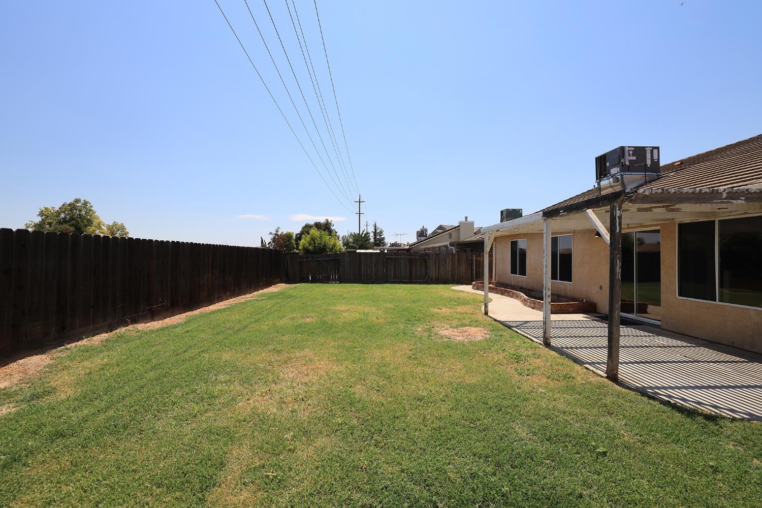 1610 Brookhaven Dr, Newman, CA 95360