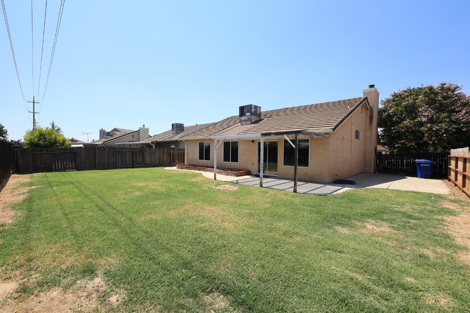 1610 Brookhaven Dr, Newman, CA 95360
