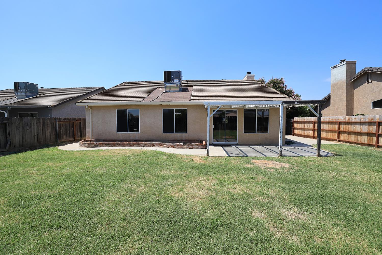 1610 Brookhaven Dr, Newman, CA 95360