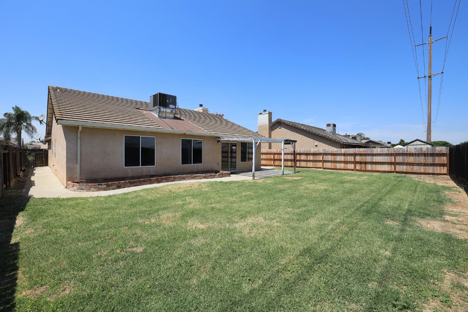 1610 Brookhaven Dr, Newman, CA 95360
