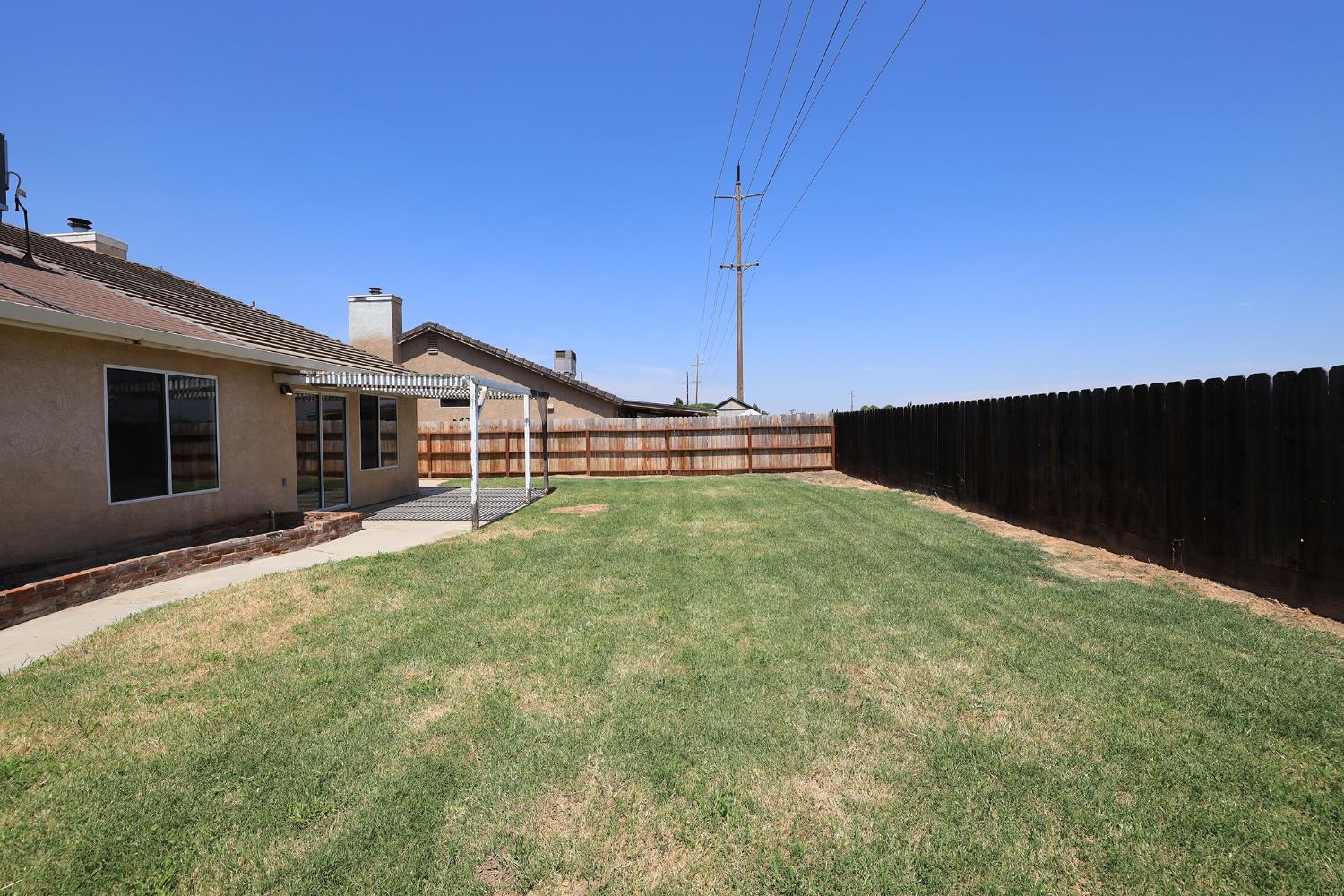 1610 Brookhaven Dr, Newman, CA 95360