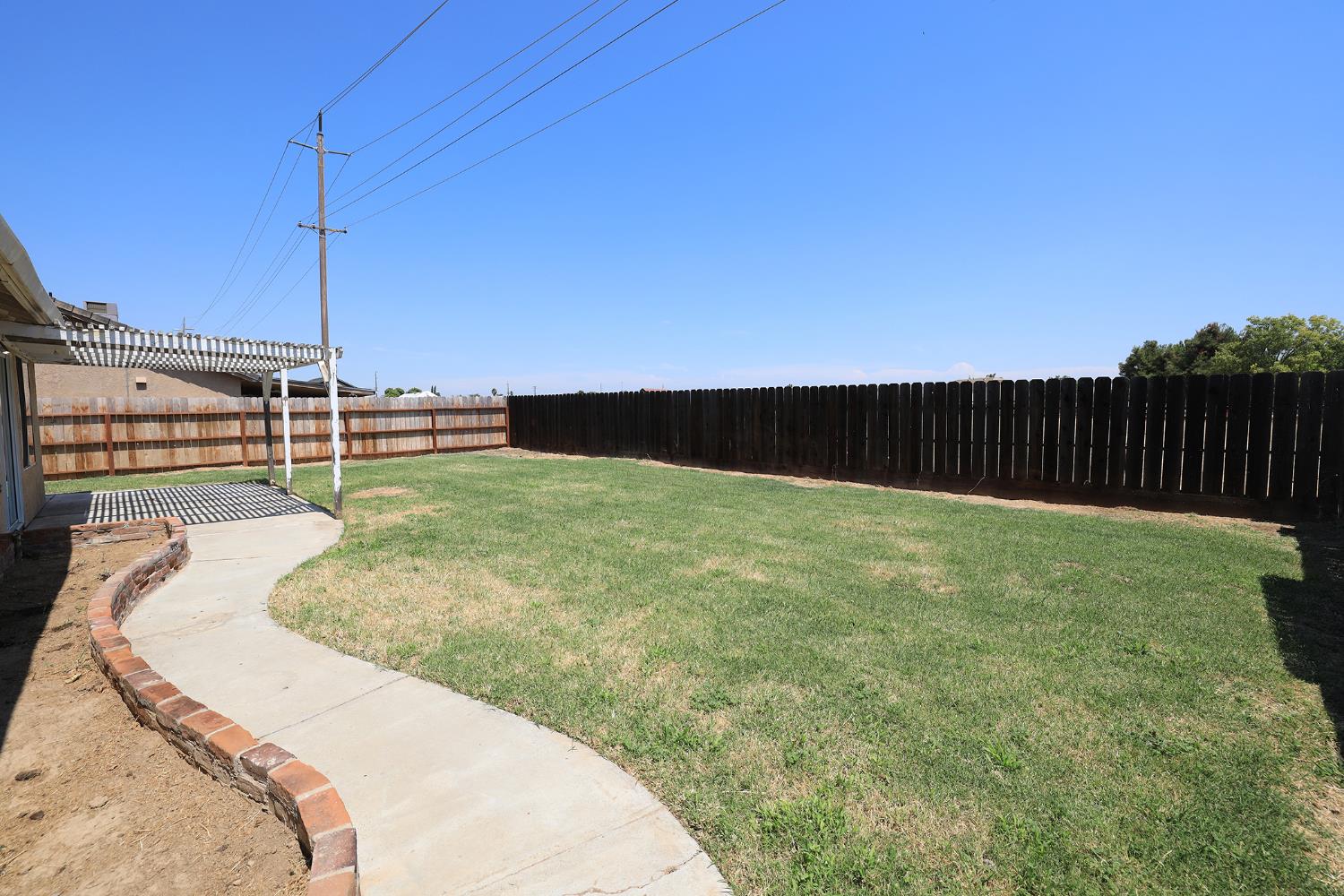 1610 Brookhaven Dr, Newman, CA 95360