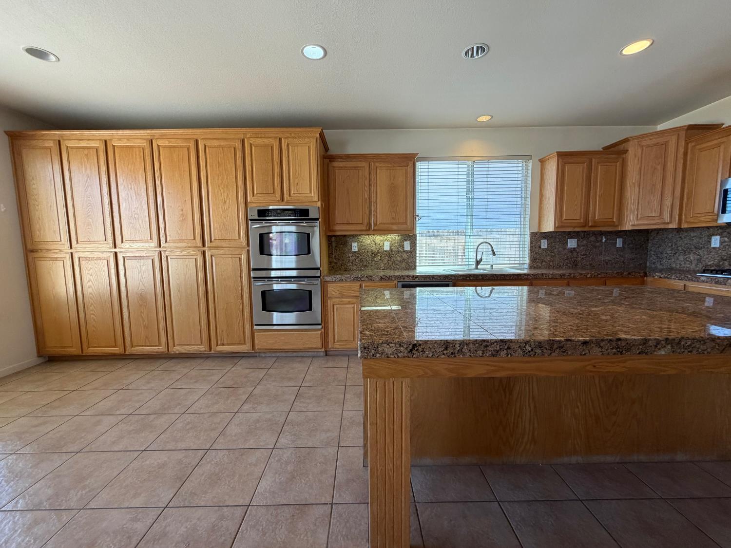 2069 Venezia St, Los Banos, CA 93635