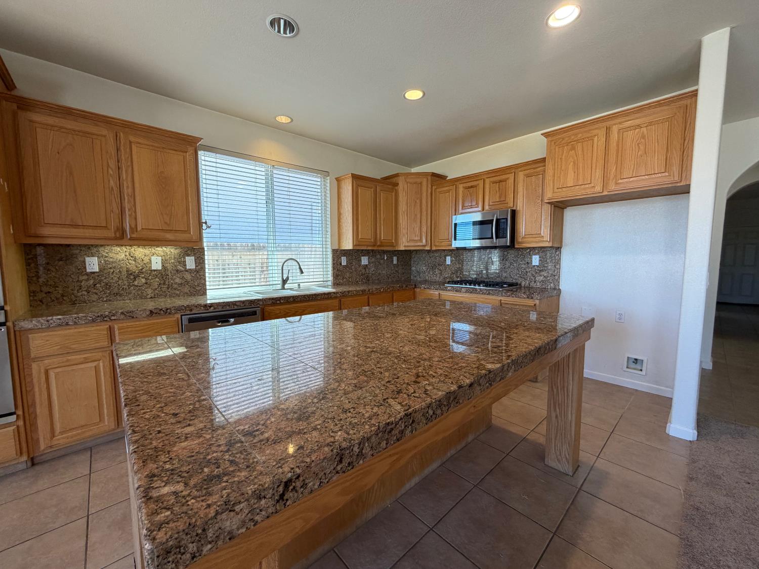 2069 Venezia St, Los Banos, CA 93635