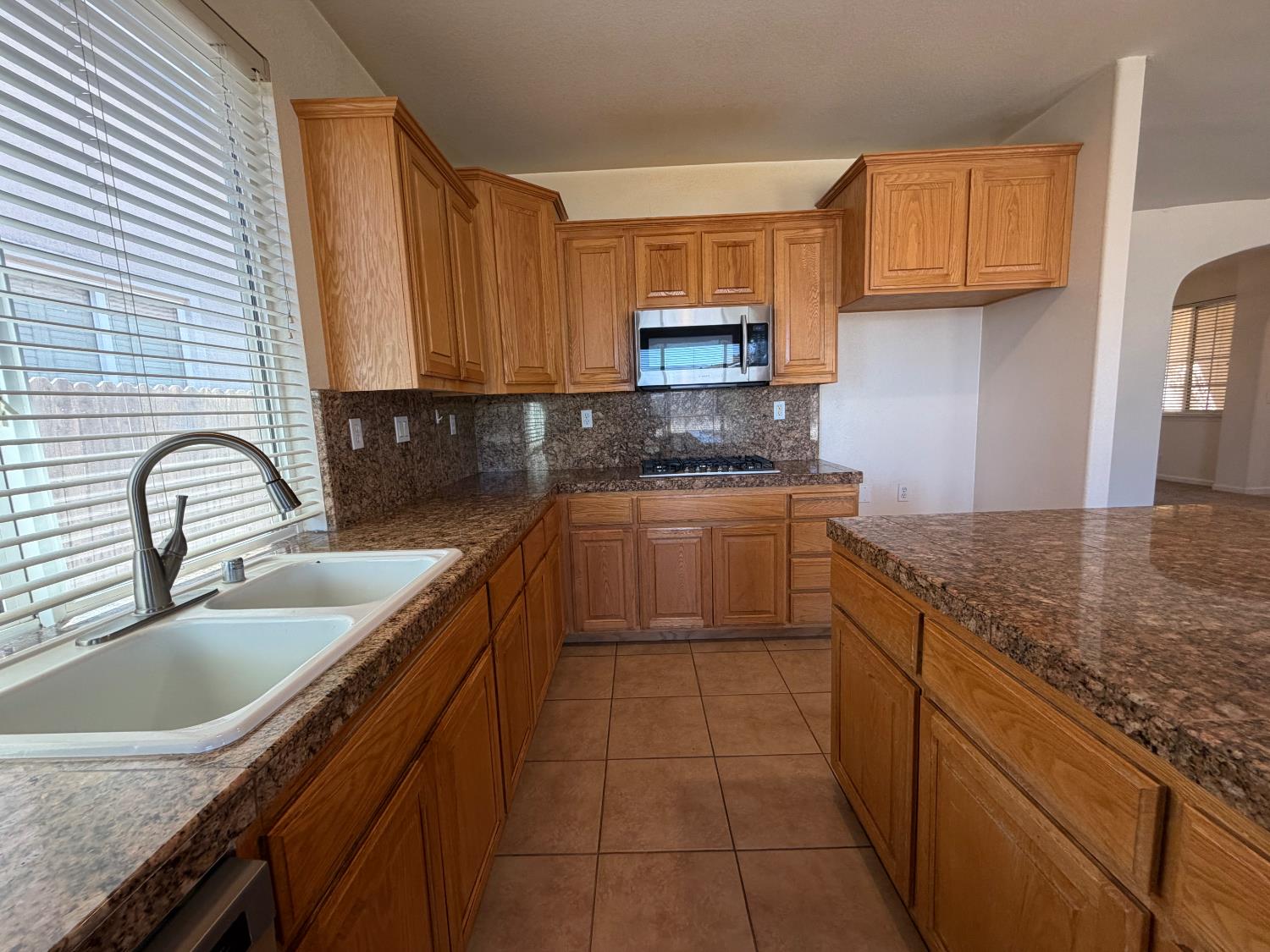 2069 Venezia St, Los Banos, CA 93635
