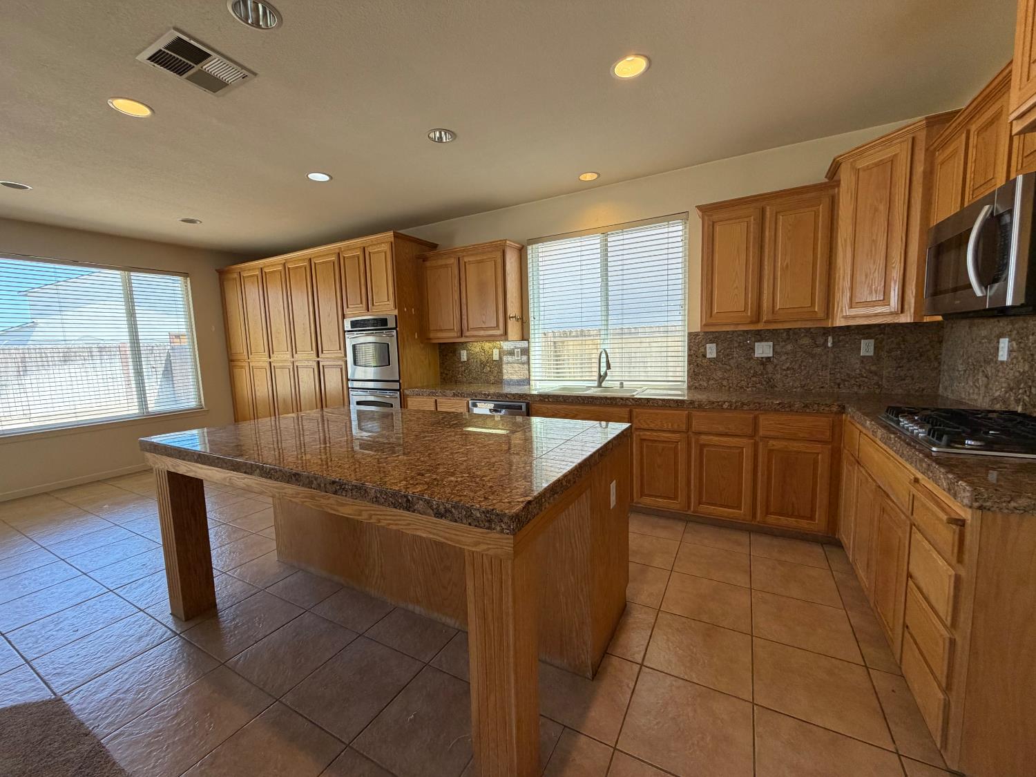 2069 Venezia St, Los Banos, CA 93635
