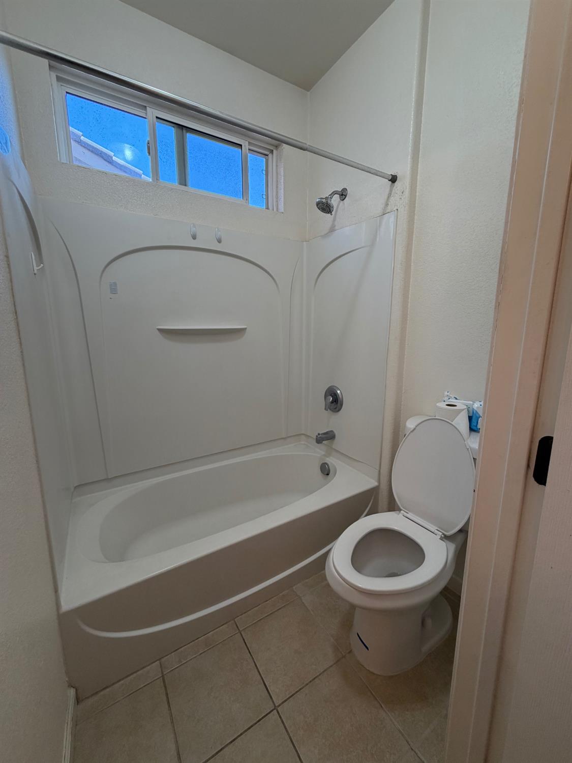 2069 Venezia St, Los Banos, CA 93635