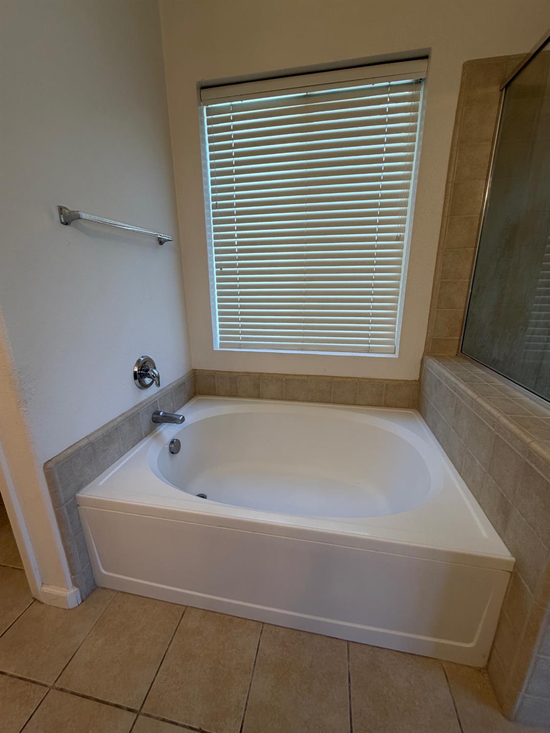 2069 Venezia St, Los Banos, CA 93635
