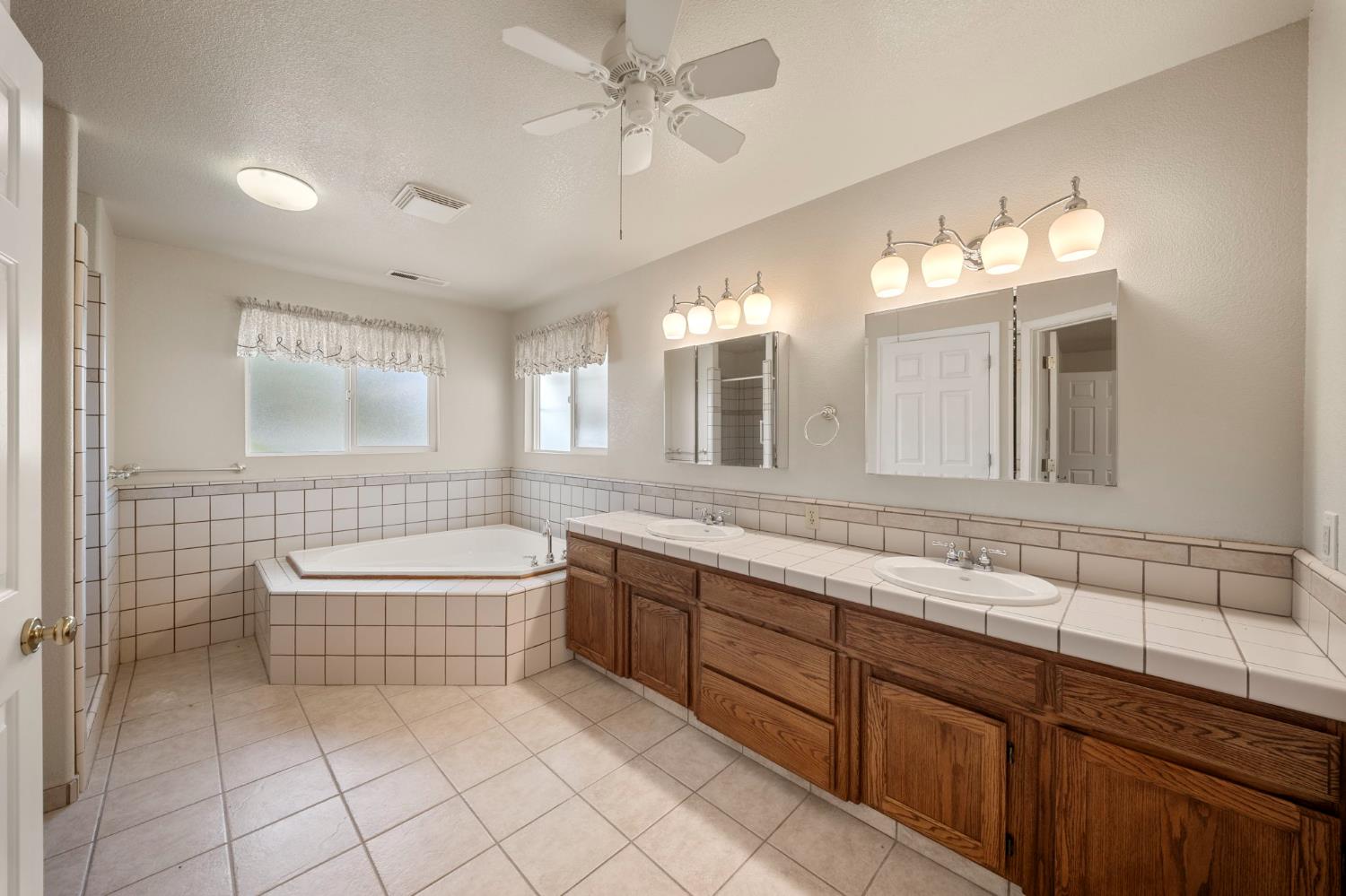 9729 Rastro Way, La Grange, CA 95329