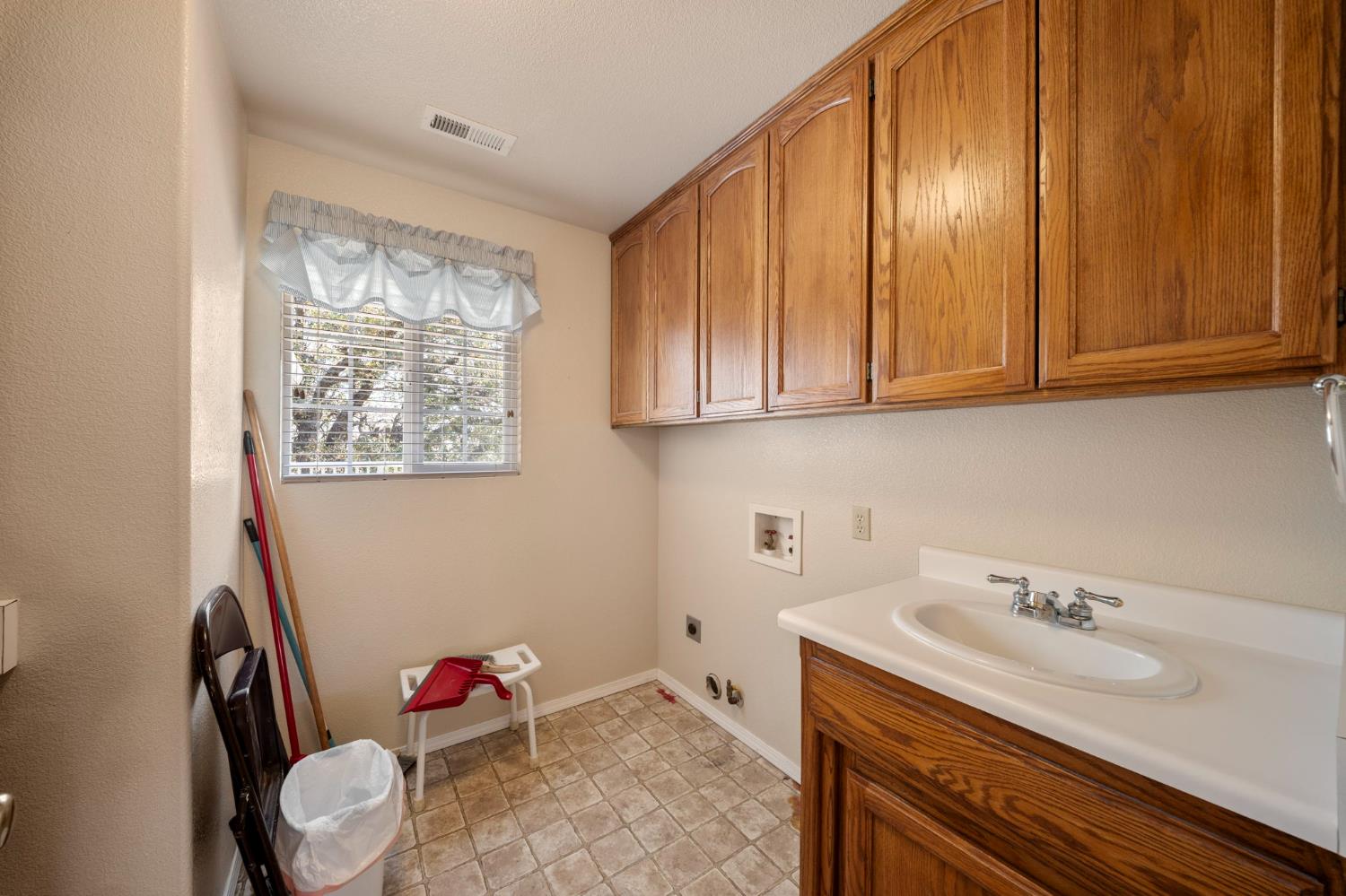 9729 Rastro Way, La Grange, CA 95329