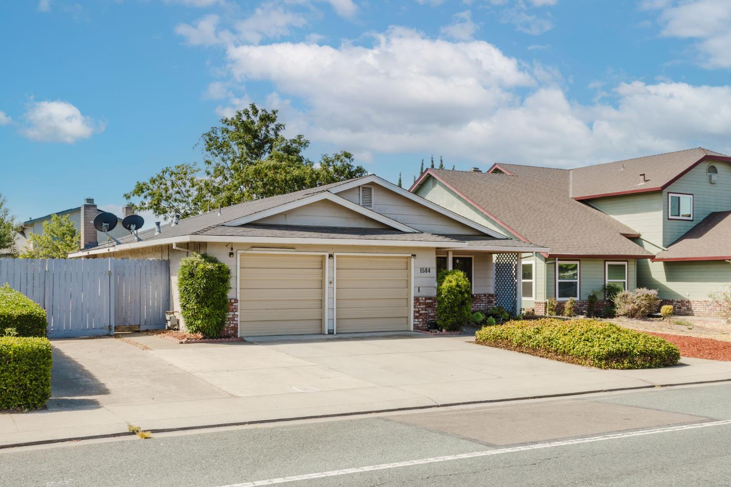 1584 Northgate Dr, Manteca, CA 95336