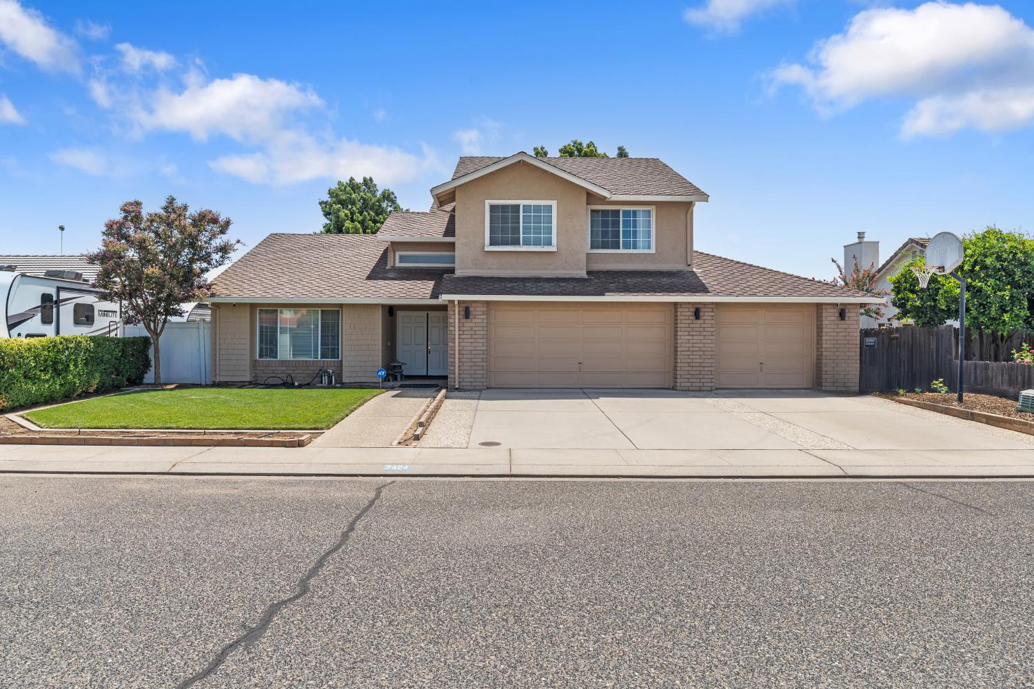 7424 Heathrow Way, Hughson, CA 95326