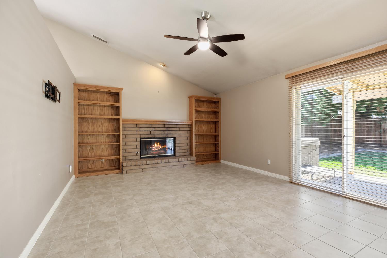 7424 Heathrow Way, Hughson, CA 95326