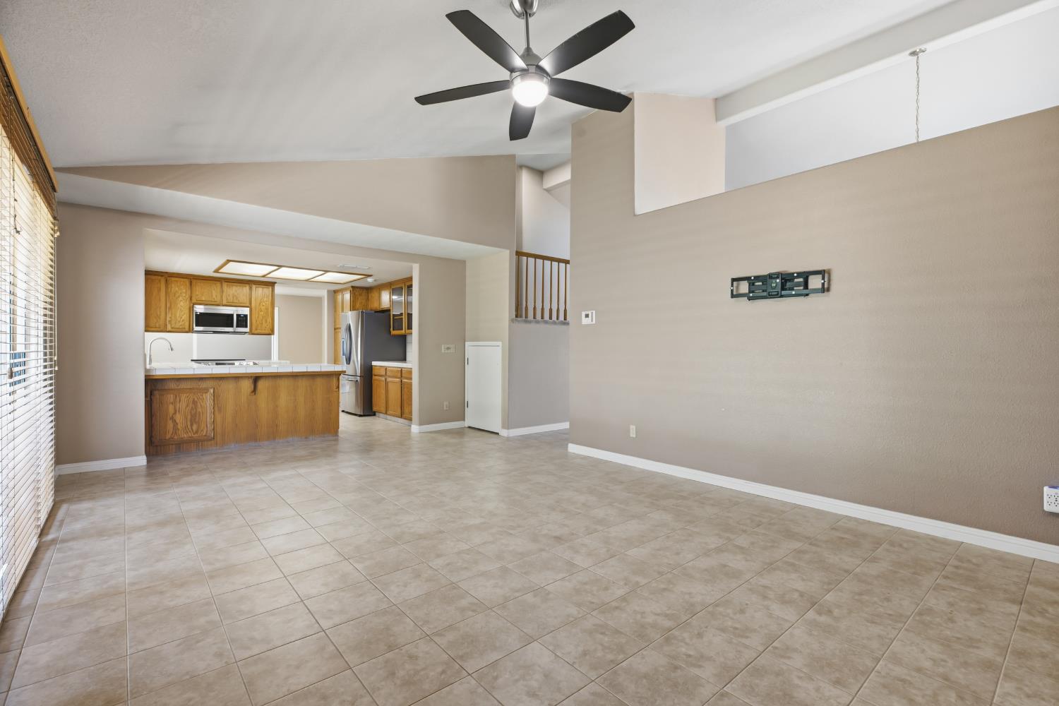 7424 Heathrow Way, Hughson, CA 95326