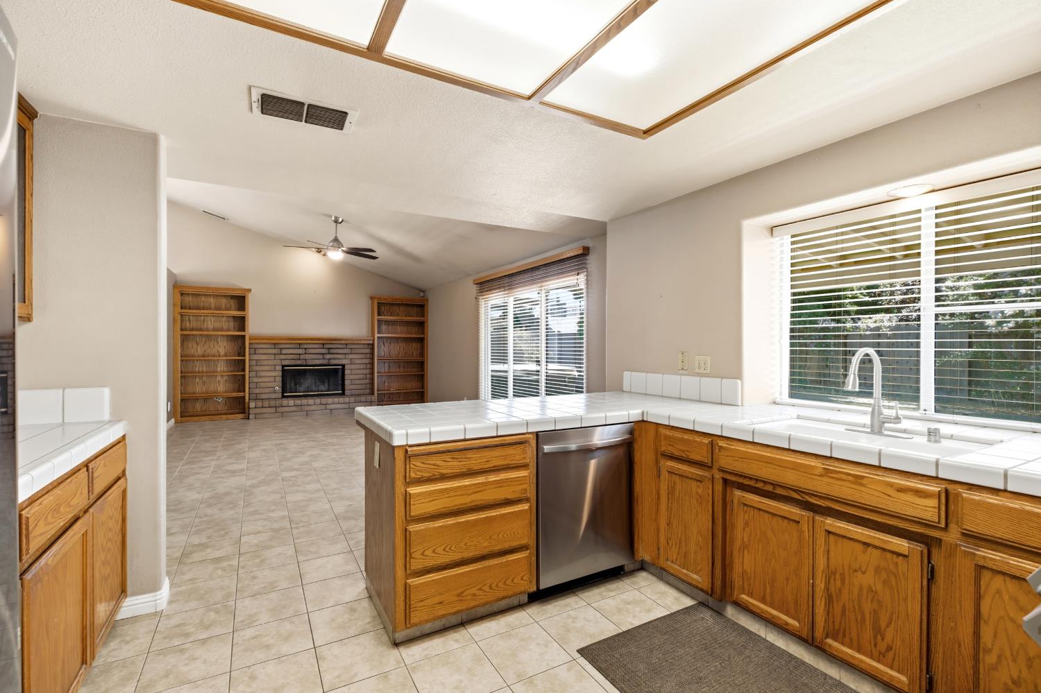 7424 Heathrow Way, Hughson, CA 95326