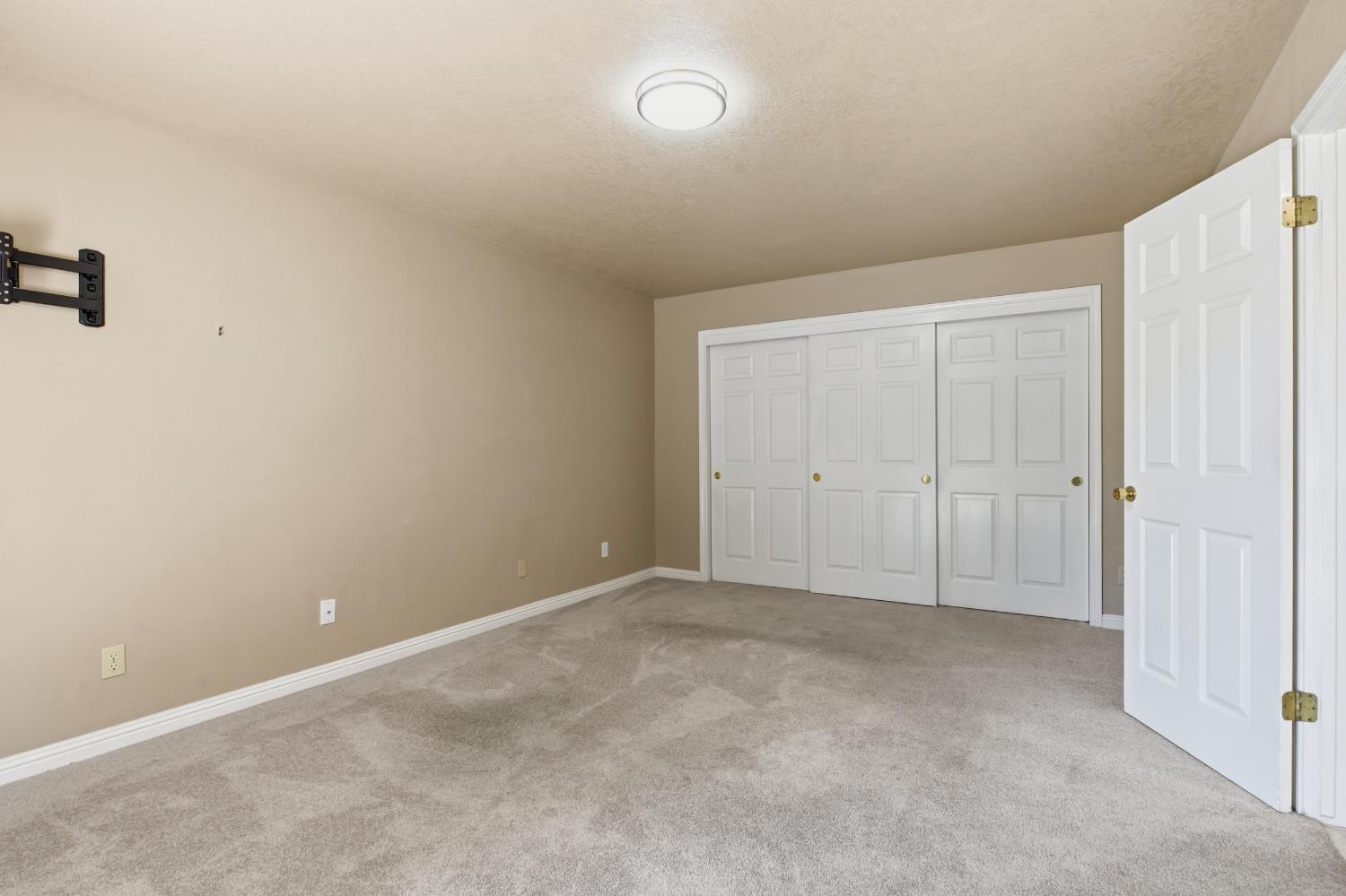 7424 Heathrow Way, Hughson, CA 95326