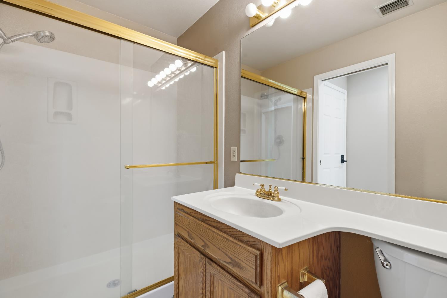 7424 Heathrow Way, Hughson, CA 95326