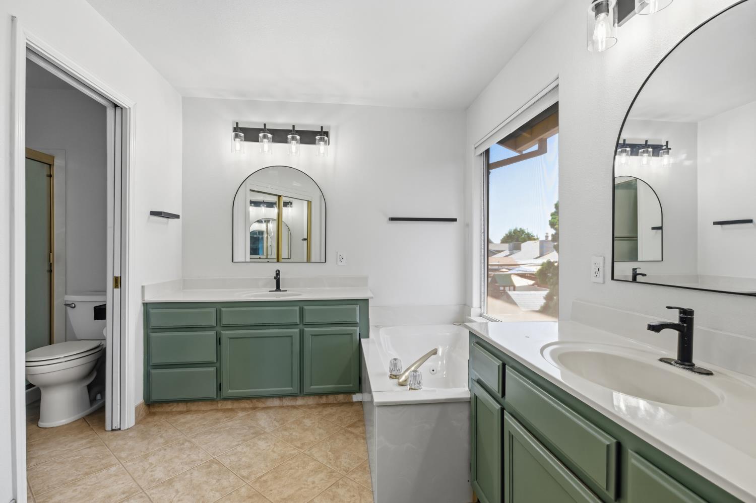 7424 Heathrow Way, Hughson, CA 95326