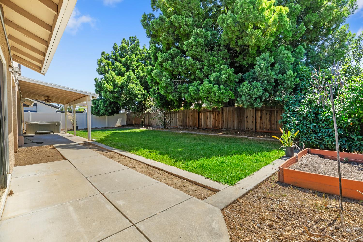 7424 Heathrow Way, Hughson, CA 95326