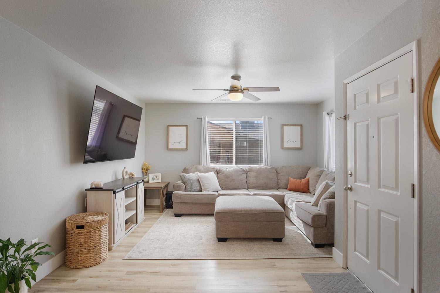6012 Winners Cir, Riverbank, CA 95367