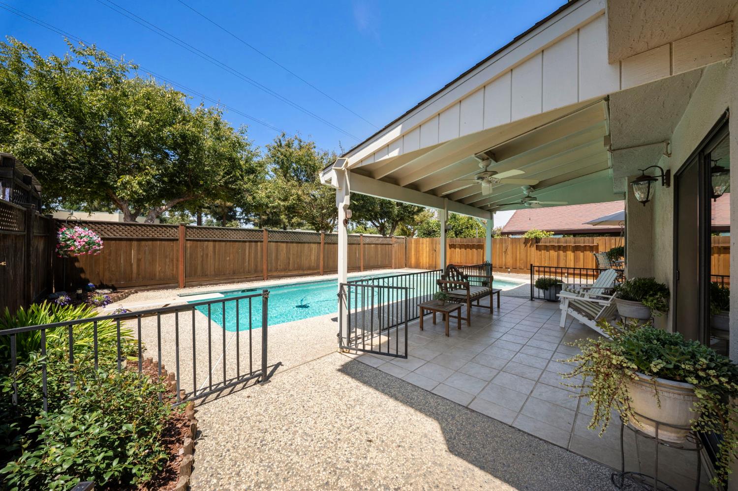 2009 Mendocino Way, Modesto, CA 95350
