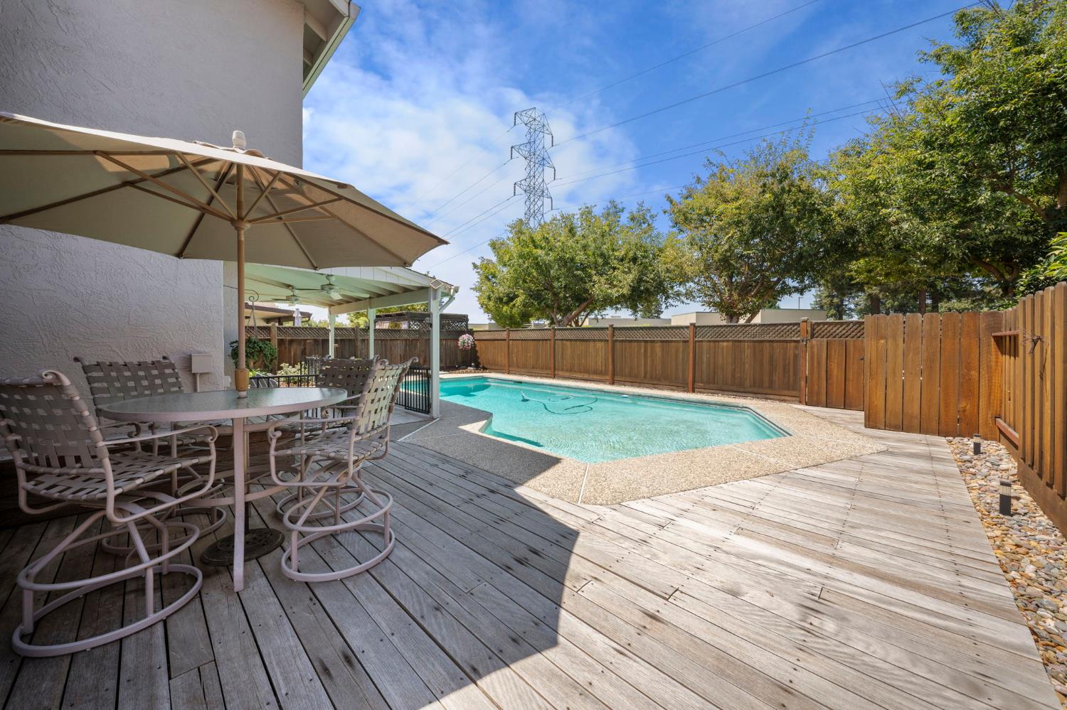2009 Mendocino Way, Modesto, CA 95350