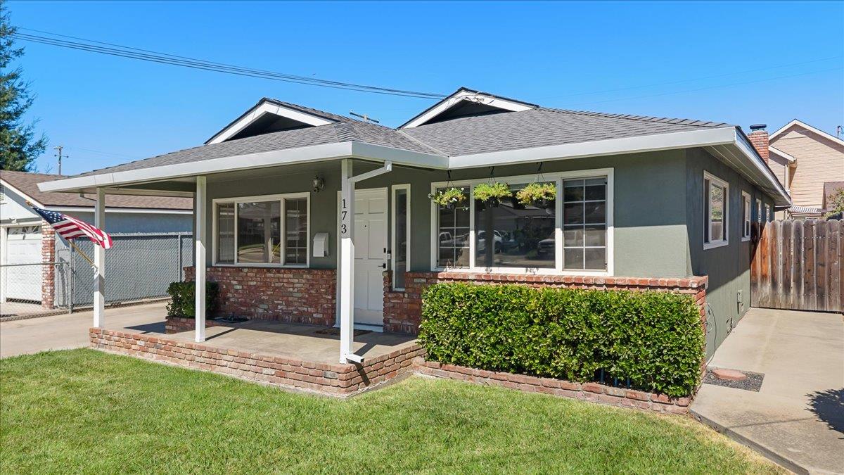 173 N Bryan Ave, Oakdale, CA 95361
