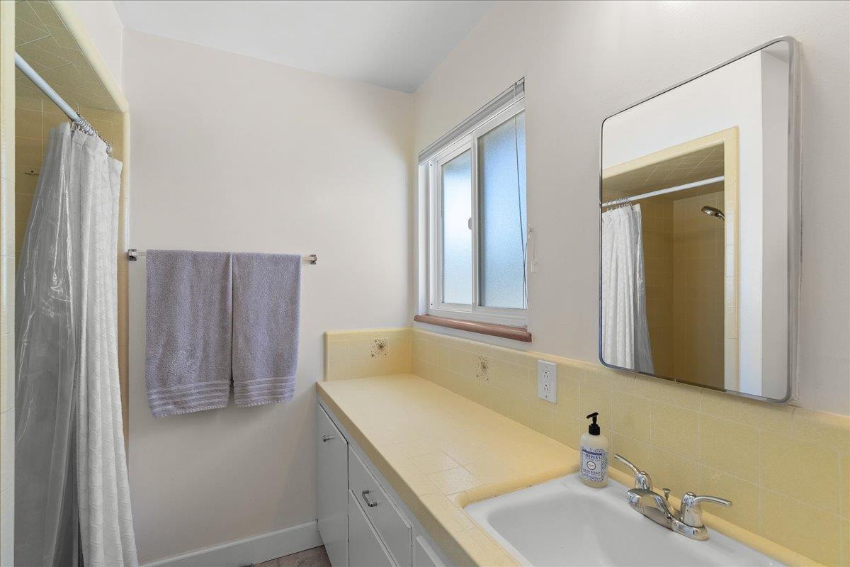 173 N Bryan Ave, Oakdale, CA 95361