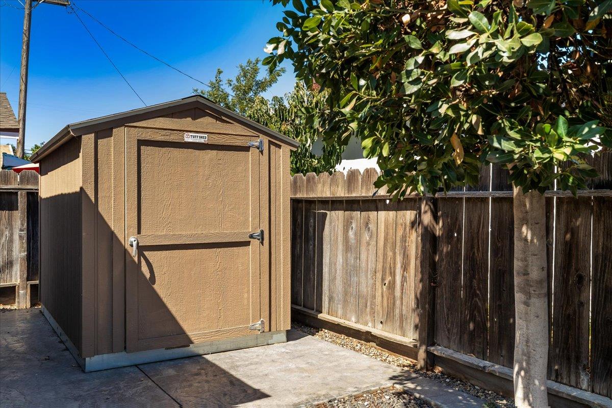 173 N Bryan Ave, Oakdale, CA 95361