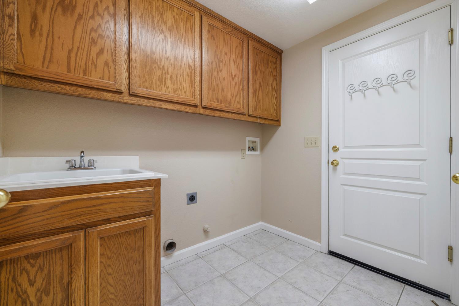 1637 Seven Falls, Modesto, CA 95355