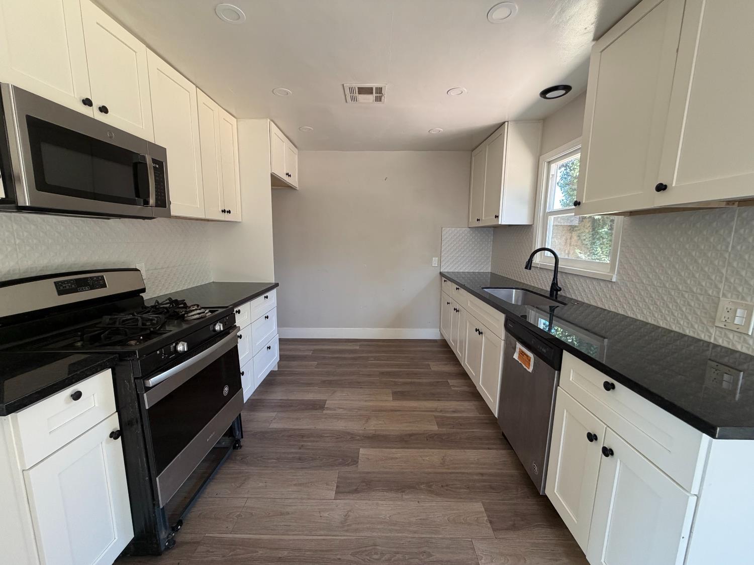 2351 Ridge Rd, Modesto, CA 95358