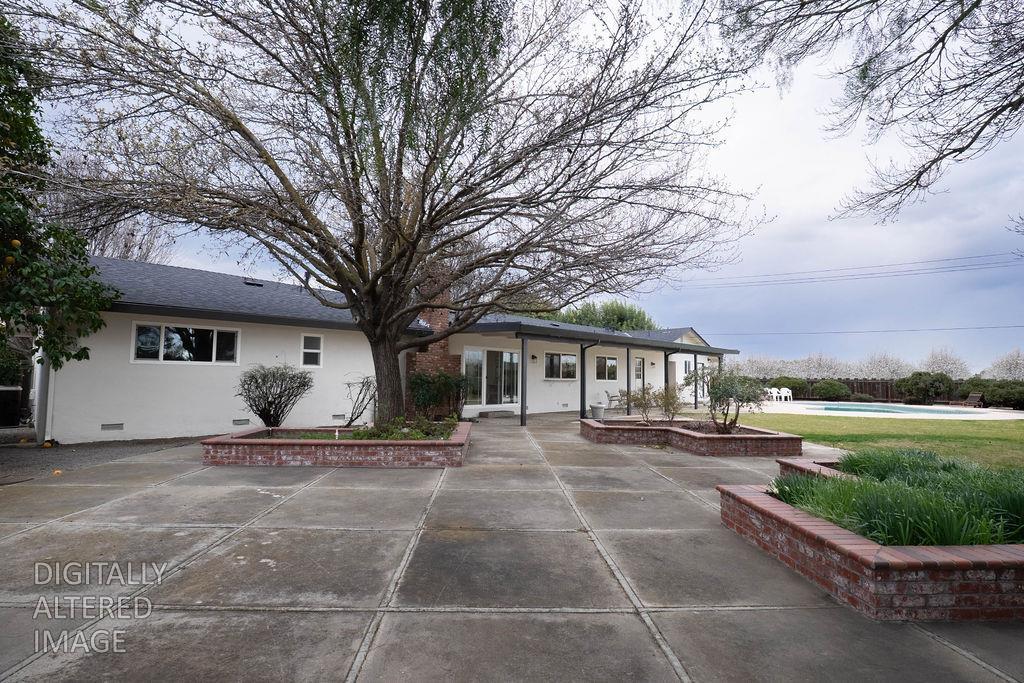 16012 Sycamore Ave, Patterson, CA 95363