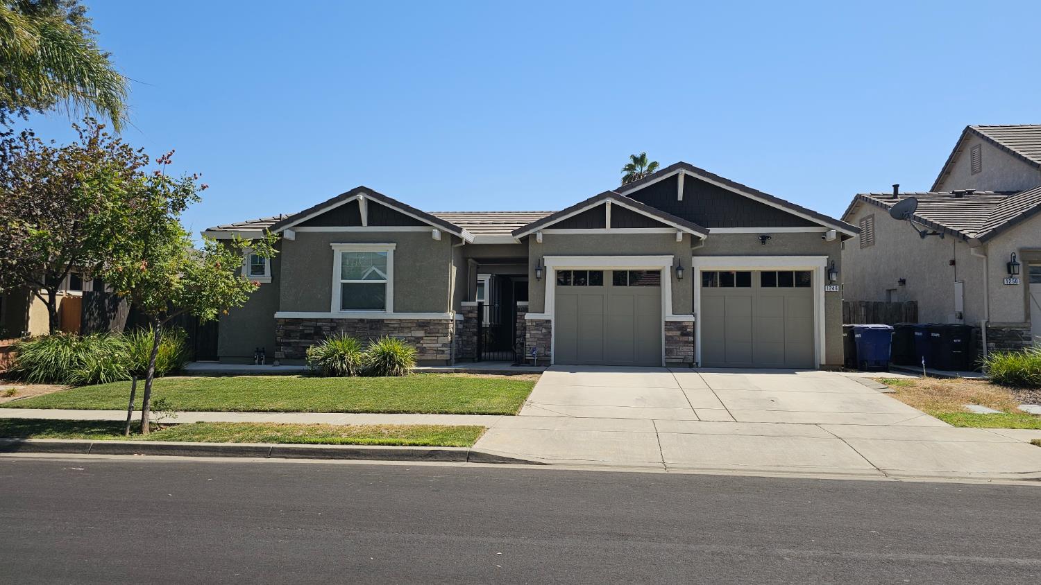 1246 Sweet Briar Dr, Patterson, CA 95363
