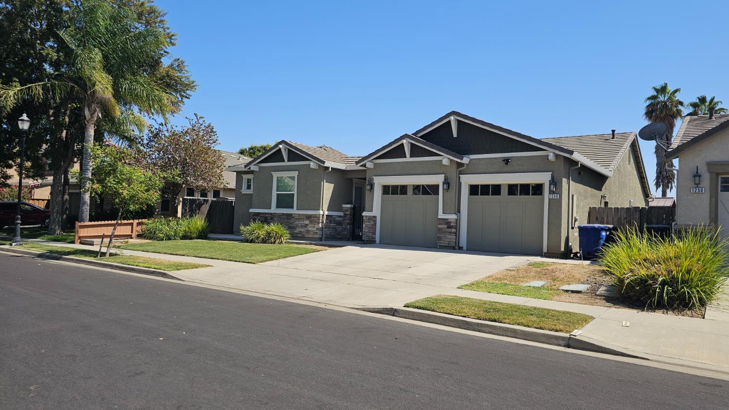 1246 Sweet Briar Dr, Patterson, CA 95363