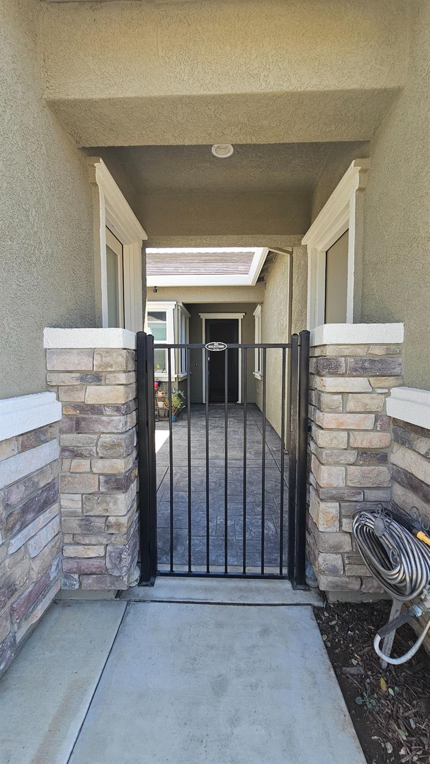 1246 Sweet Briar Dr, Patterson, CA 95363