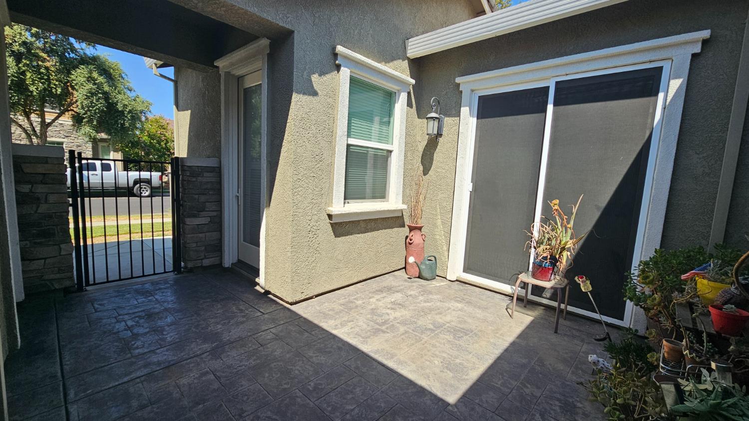 1246 Sweet Briar Dr, Patterson, CA 95363