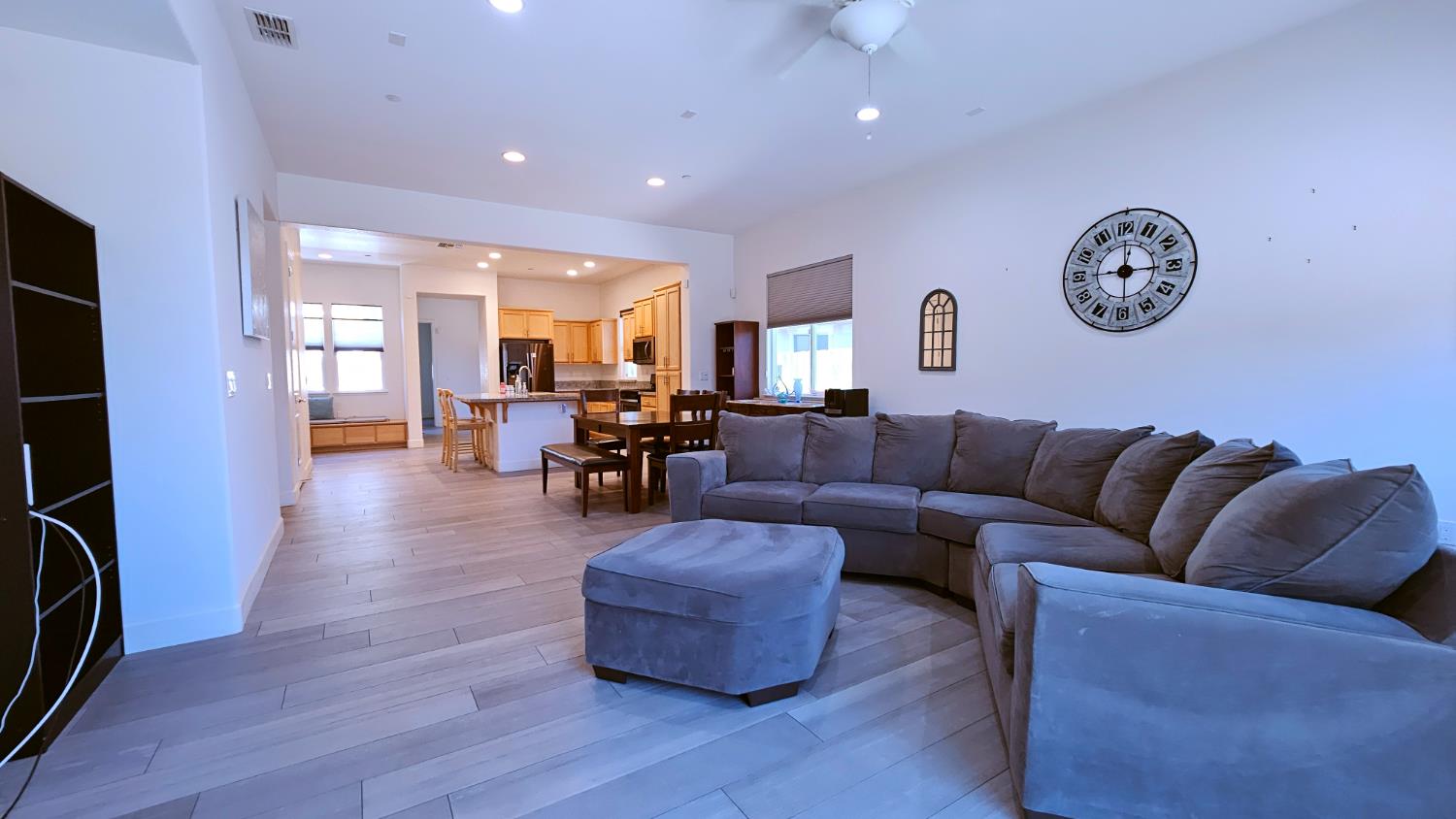 1246 Sweet Briar Dr, Patterson, CA 95363