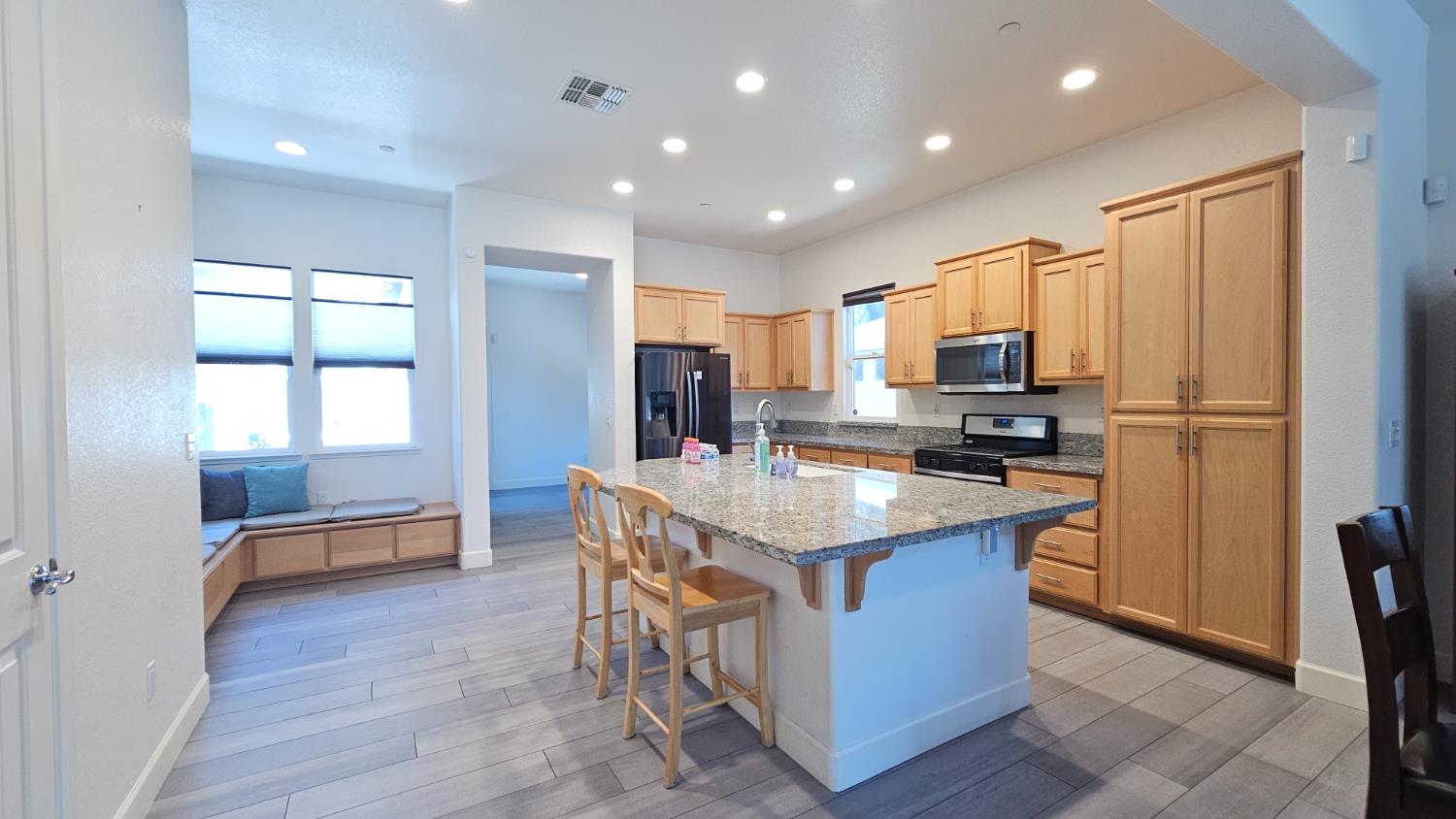 1246 Sweet Briar Dr, Patterson, CA 95363