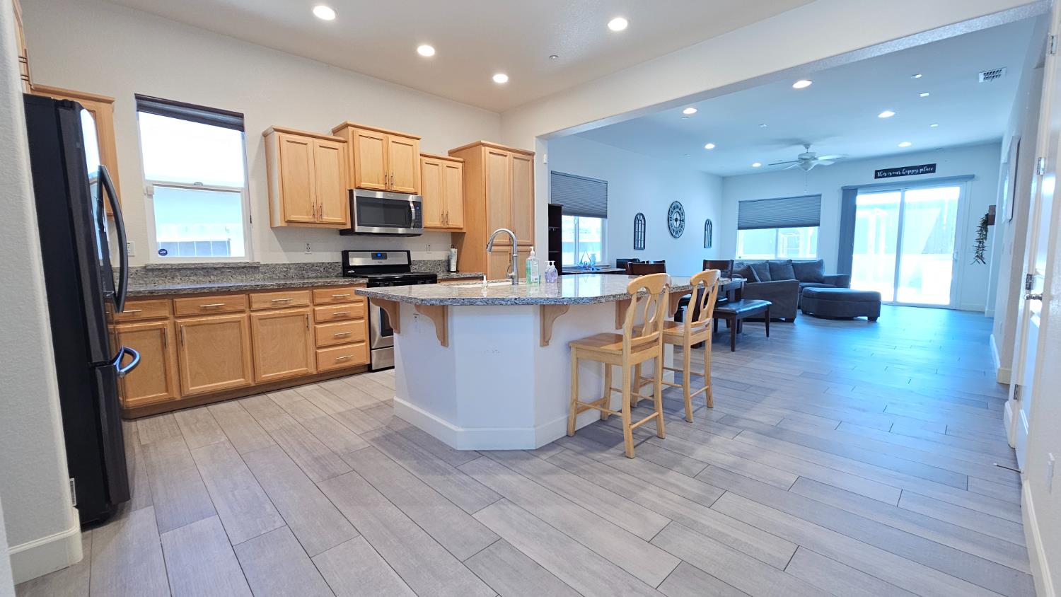 1246 Sweet Briar Dr, Patterson, CA 95363