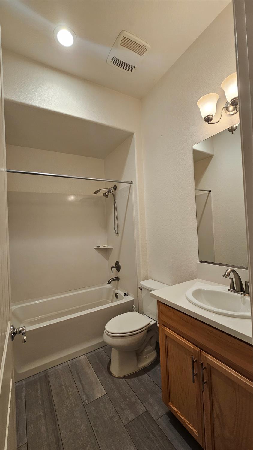 1246 Sweet Briar Dr, Patterson, CA 95363