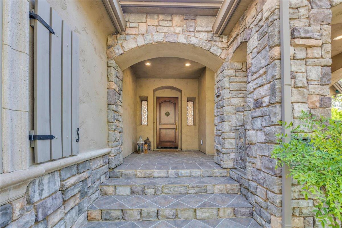 10 Grandview Ct Ct, Copperopolis, CA 95228