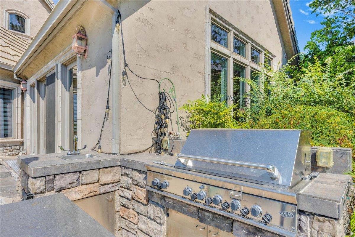10 Grandview Ct Ct, Copperopolis, CA 95228